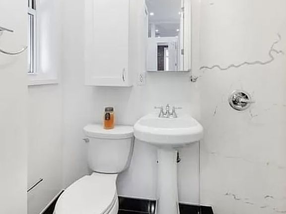 5th image of 321 W 11th St #1RE