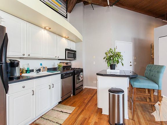 3rd image of 2222 W Diversey Ave #307F