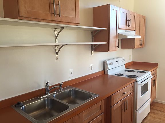 Upgraded Kitchen, plenty of storage and counter space