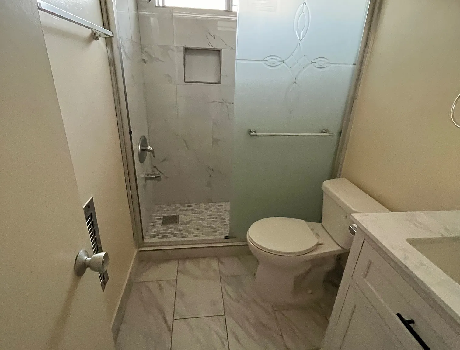 1012 N Hudson Ave — Photo 2