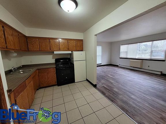3rd image of 210 N Summit St #2