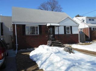 21 Fairfield Dr, Rochelle Park, NJ 07662