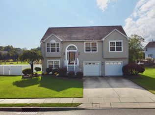 5 Fawn Hollow Rd, Burlington, NJ 08016