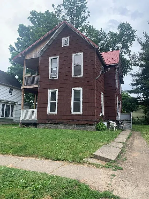262 Brand St photo 1
