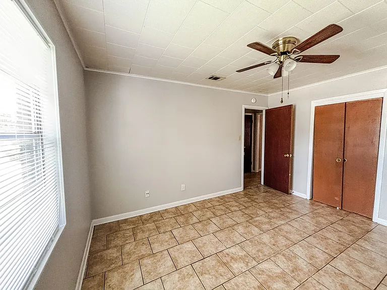 318 Porter Ave — Photo 14