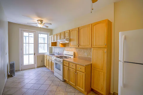 Rented by Casandra Properties Inc. | media 10