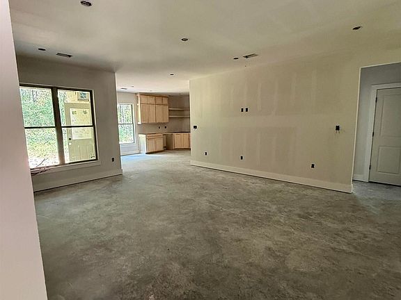 3rd image of 1019 Black Oak Trl