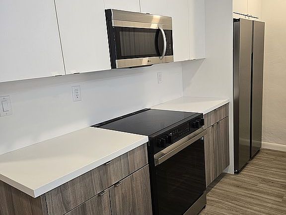 2nd image of 2511 Pierce St #8