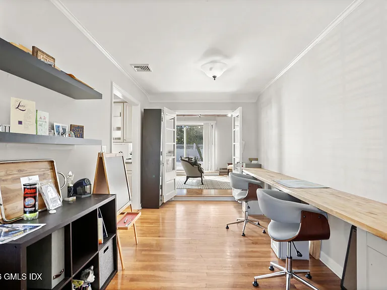 10 Miltiades Ave — Photo 3