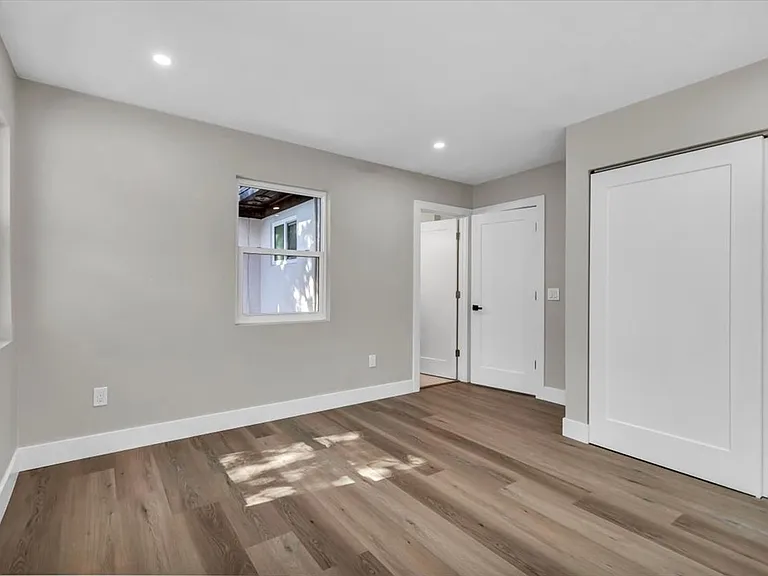 525 Lamara Way NE — Photo 15