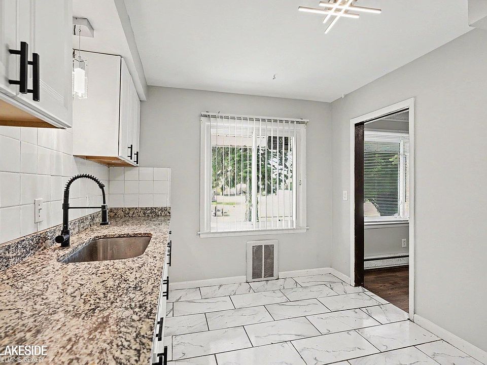 245 N Broadway St, photo 6