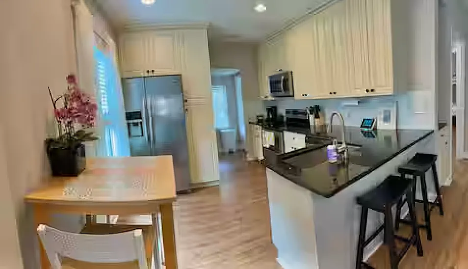 2 bed, 728 sqft, $2,200 — Photo 3
