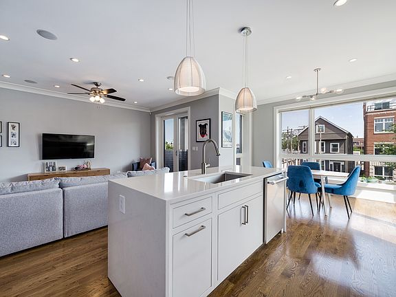 3rd image of 1543 W Diversey Pkwy #2