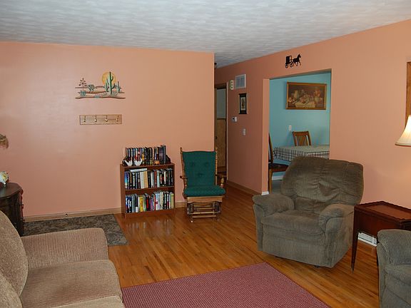 3rd image of 209 Meadow Dr