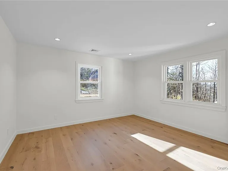 225 Hilltop St — Photo 19