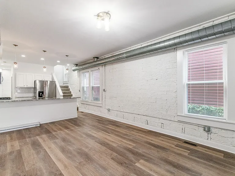942 Linwood Ave — Photo 9