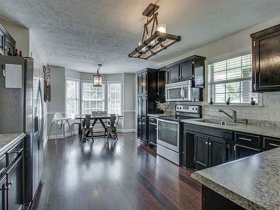 5th image of 2511 Riverstone Dr