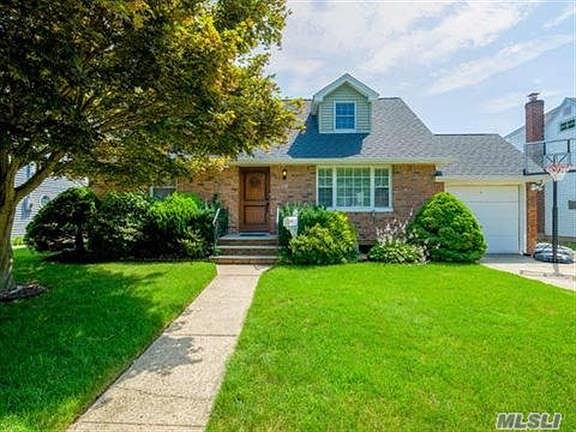1st image of 134 E Zoranne Dr