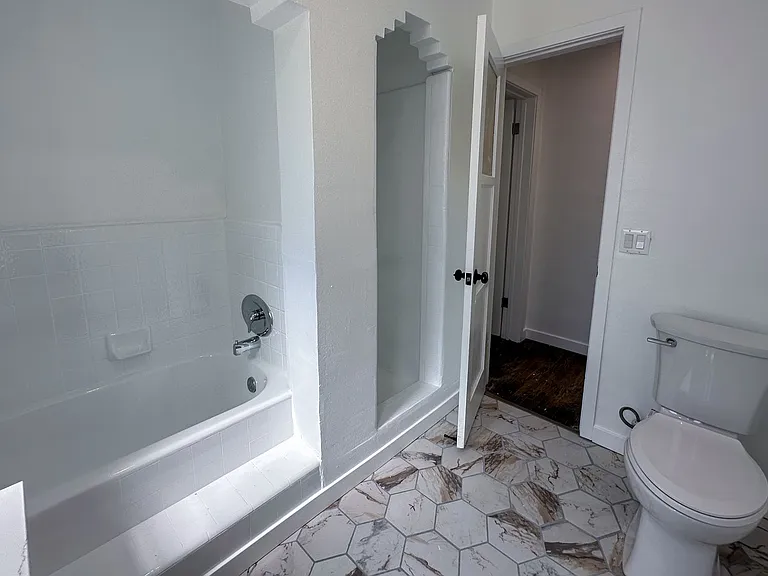 1521 S Stanley Ave — Photo 14