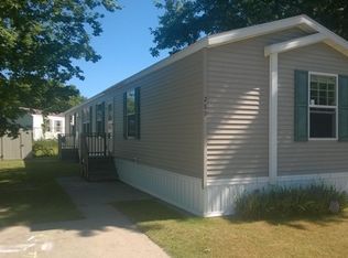 289 Kenlock St SE, Grand Rapids, MI 49548