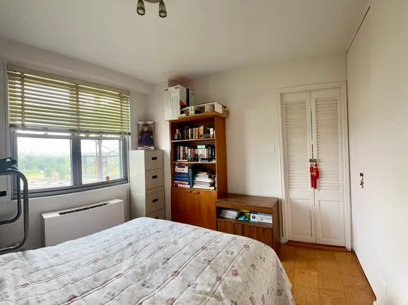 61-20 Grand Central Parkway image 9 of 19