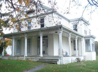 4 Glover Ave #B, Newtown, CT 06470