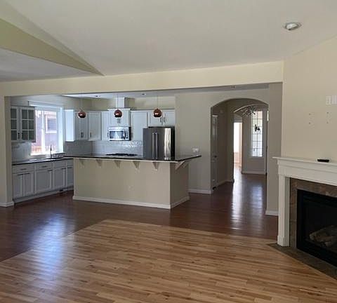 4th image of 3720 Reading St SE
