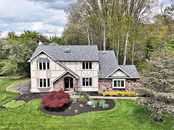 3rd image of 695 Friar Dr
