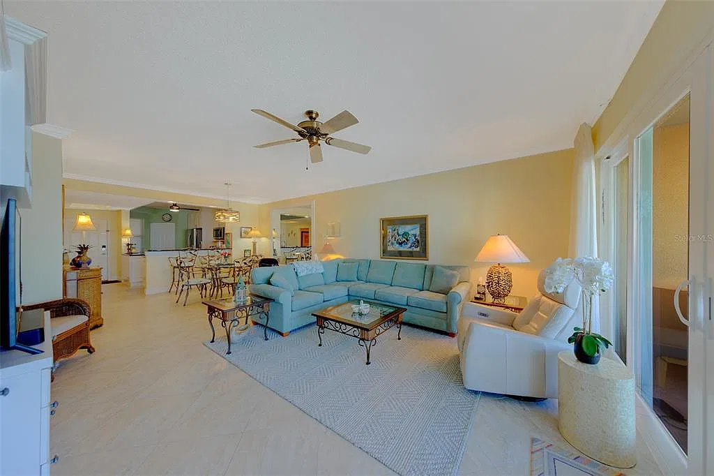 2 bed, 2.0 bath, 1280 sqft, $9,000 — Photo 3