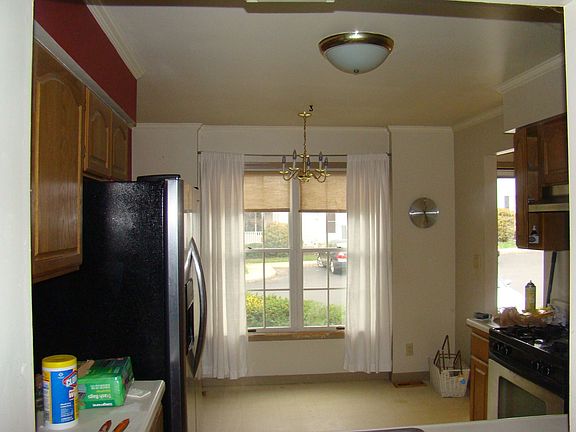 Large eati-in-kitchen