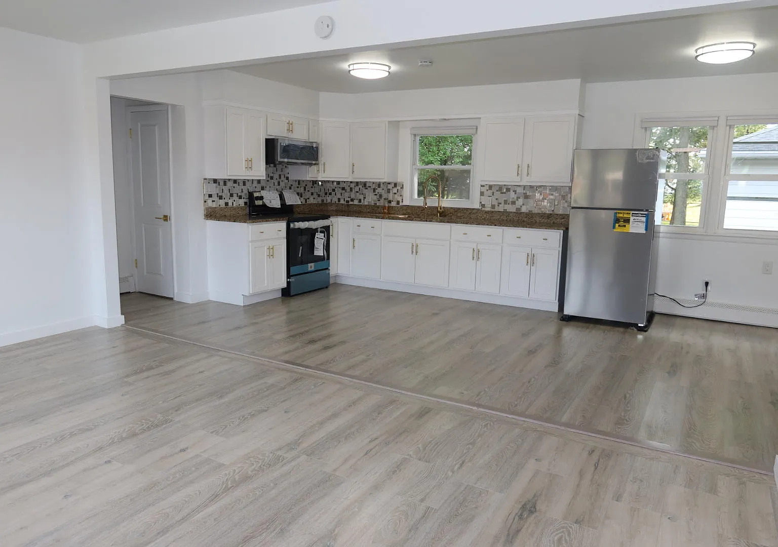 4 bed, 2200 sqft, $2,500 — Photo 2