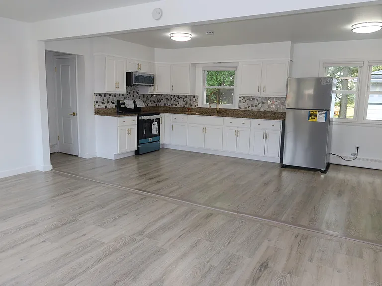1st Floor-Kitchen+Living room