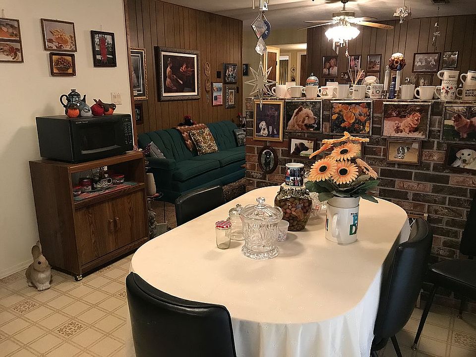 Kitchen Eating Area