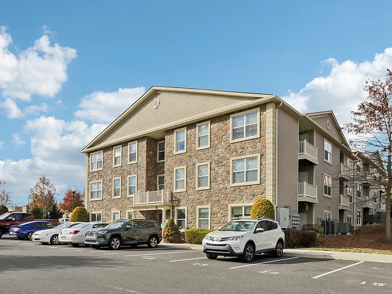 Summit Ridge Luxury Apartments — Photo 60