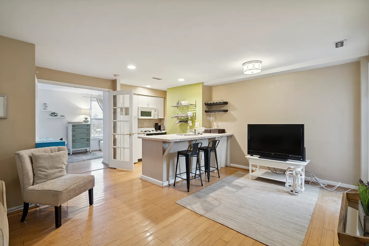 Building Photo - 1828 Green St #3F