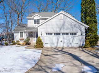 10235 Park Dr, Goodrich, MI 48438