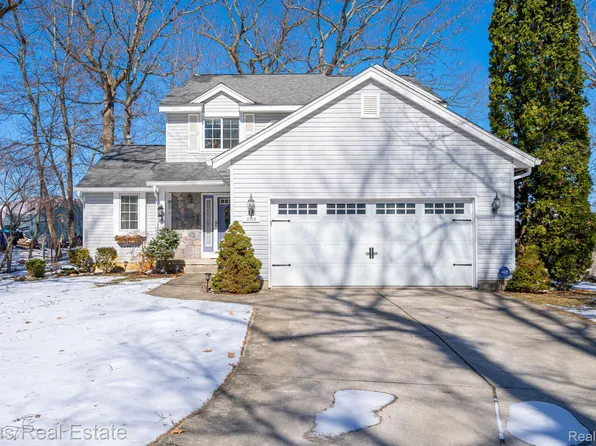 10235 Park Dr, Goodrich, MI 48438