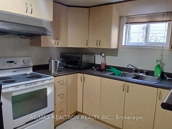 4th image of 112 Petworth Cres