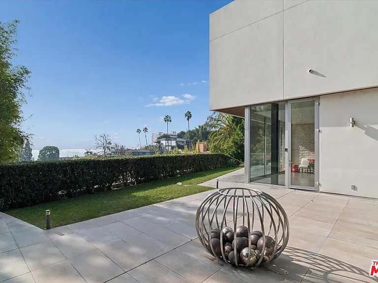 1232 Sunset Plaza Dr — Photo 38