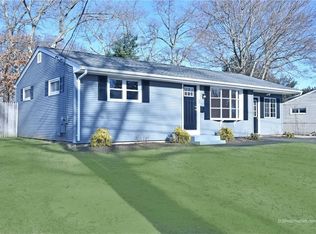27 Rawlinson Dr, Coventry, RI 02816