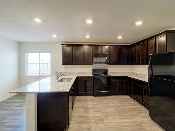 5th image of 433 W Black Hawk Pl