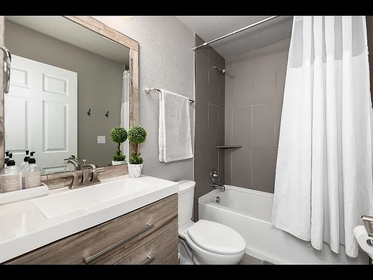 1733 Grove St #4 — Photo 28