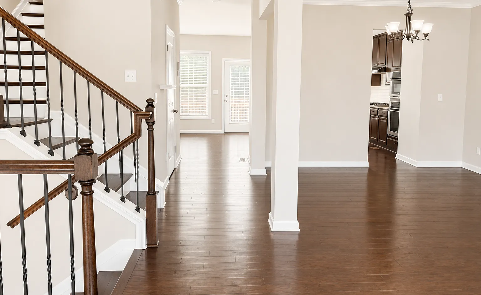 711 Sunset Park Dr — Photo 2