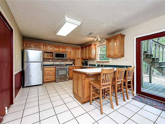 2nd image of 10514 Lakeside Dr