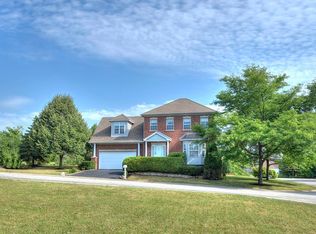 9 Park Place Cir, Hawthorn Woods, IL 60047