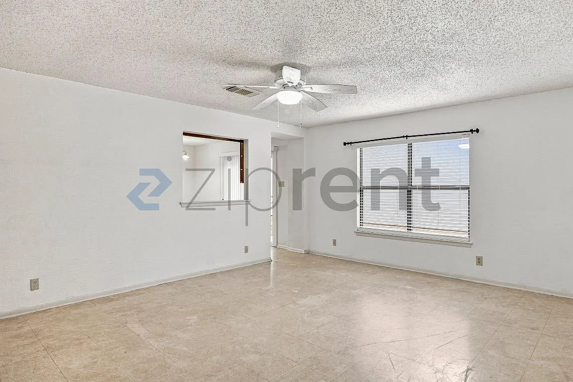 3 bed, 1097 sqft, $1,595 — Photo 4