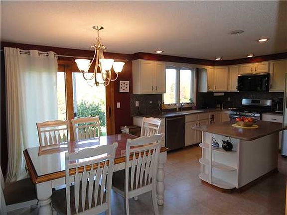 3rd image of 22 Breezewood Dr
