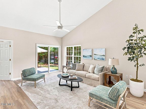2nd image of 308 Hibiscus Way