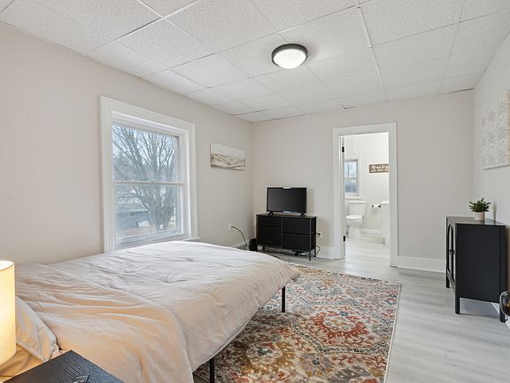 5th image of 215 E Green St Unit 3