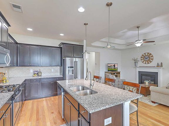 5th image of 325 Whispering Breeze Ln